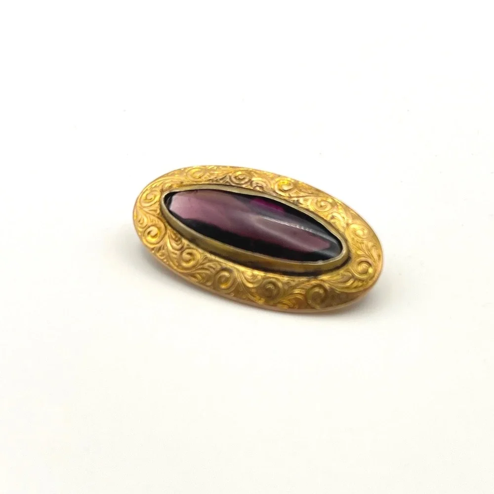 Antique Victorian‎ Purple Glass Gold Tone Oval Etched Scrollwork Brooch Pin